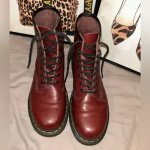 Dr. Martens 1460 Smooth Leather Lace Up Boots size 11M