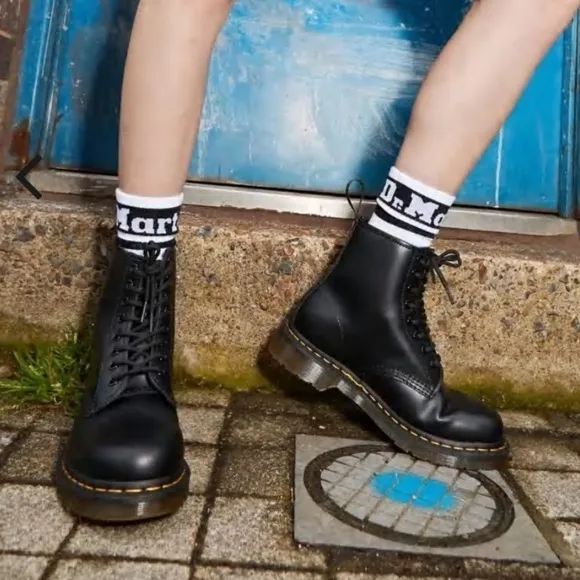 Dr. Martens 1460 SMOOTH LEATHER LACE UP BOOTS