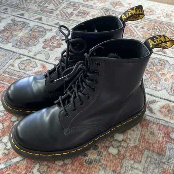 Dr. Martens 1460 SMOOTH LEATHER LACE UP BOOTS