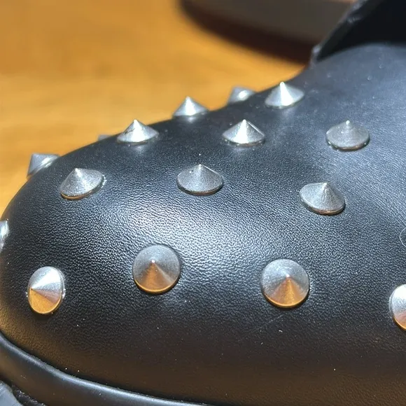 DR. MARTENS 1460 Stud Wanama Leather Lace Up Boots