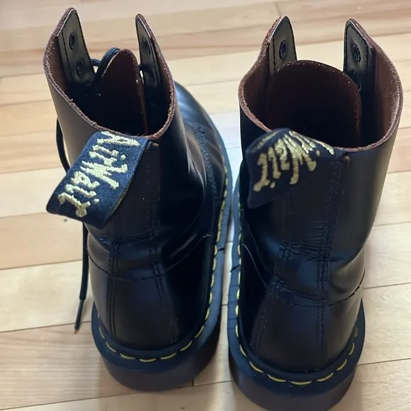 DR MARTENS 1460 VINTAGE MADE IN ENGLAND LACE UP BOOTS