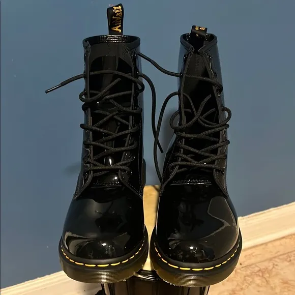 Dr. Martens 1460 Women's Patent Leather Lace Up Boots &amp; patent cleaner