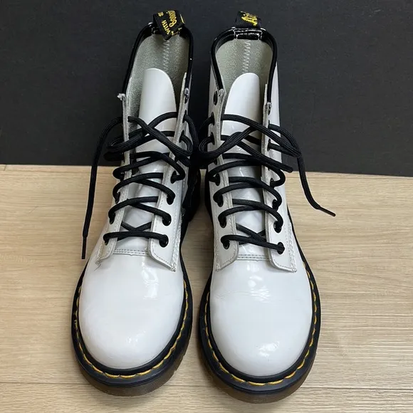 DR MARTENS 1460 WOMEN'S PATENT LEATHER LACE UP BOOTS, SIZE 6 US