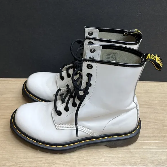DR MARTENS 1460 WOMEN'S PATENT LEATHER LACE UP BOOTS, SIZE 6 US