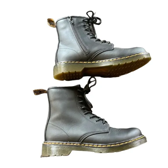 DR. MARTENS BLACK SOFTY LEATHER LACE UP BOOTS Girls 5/Womens 7