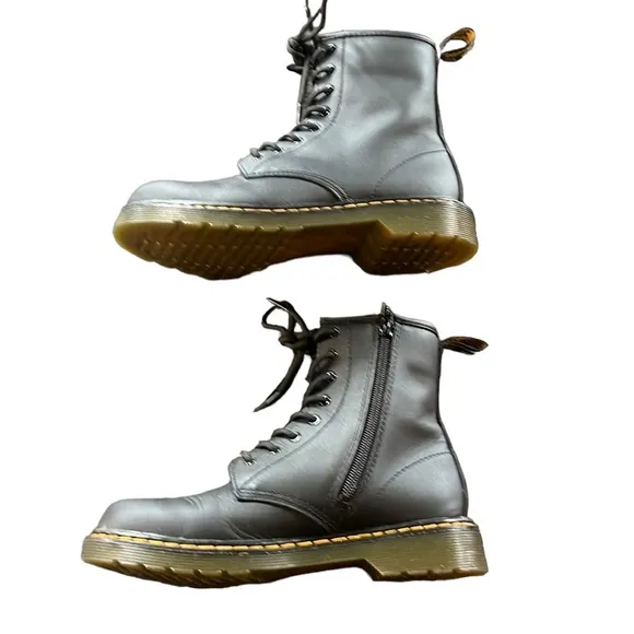 DR. MARTENS BLACK SOFTY LEATHER LACE UP BOOTS Girls 5/Womens 7