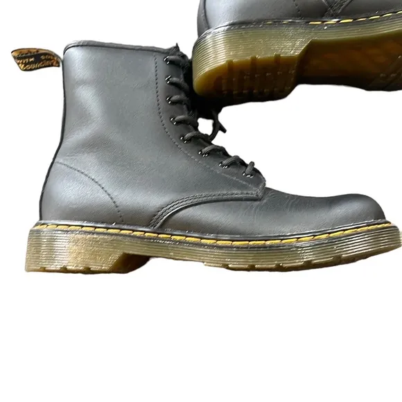 DR. MARTENS BLACK SOFTY LEATHER LACE UP BOOTS Girls 5/Womens 7