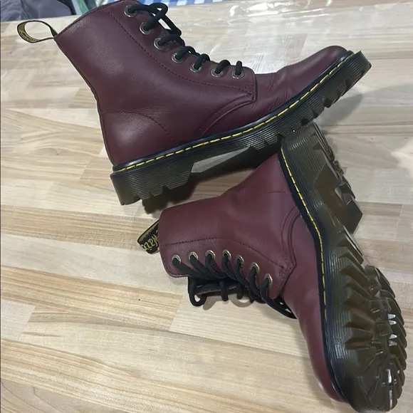 Dr. Martens boots Women's Burgundy Boots Luana women’s size 6