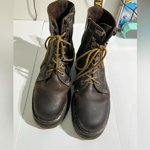 Dr. Martens Dark Brown Leather Combat Boots Men’s 11 Streetwear Indie Sleeze Y2K