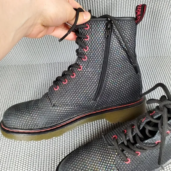 Dr. Martens Delaney Y boots