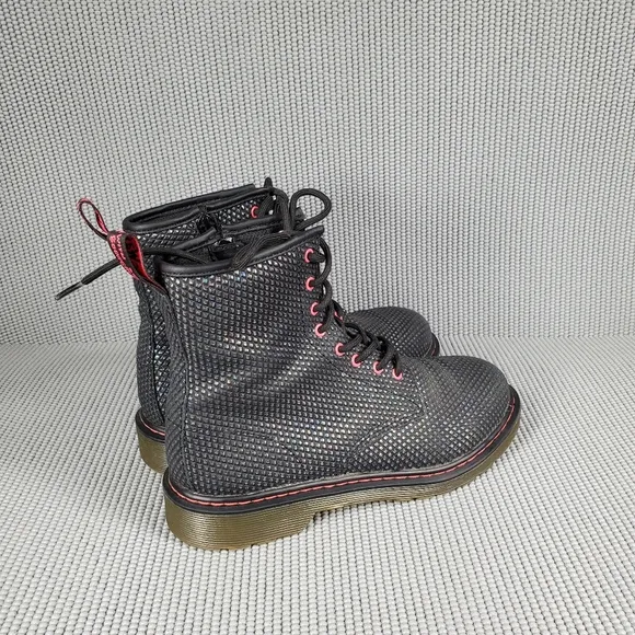 Dr. Martens Delaney Y boots