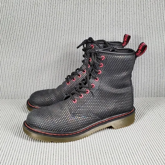 Dr. Martens Delaney Y boots