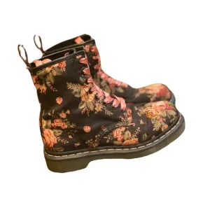 DR martens doc floral lace up black boots size 6