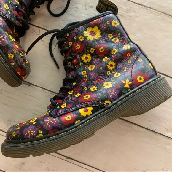 Dr. Martens Girls Delaney Ankle Boots Multicolor Floral
