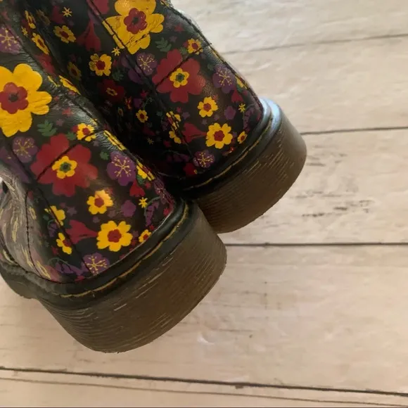 Dr. Martens Girls Delaney Ankle Boots Multicolor Floral