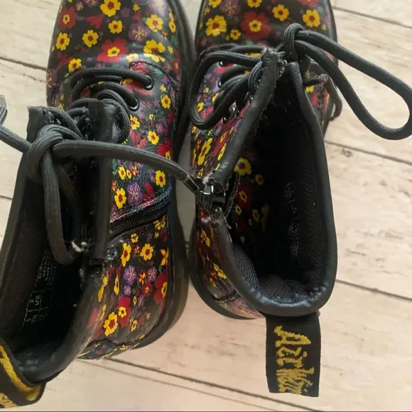 Dr. Martens Girls Delaney Ankle Boots Multicolor Floral