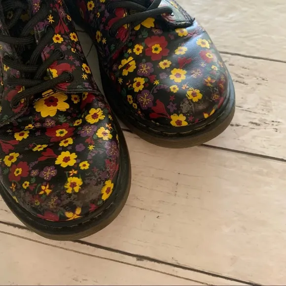 Dr. Martens Girls Delaney Ankle Boots Multicolor Floral