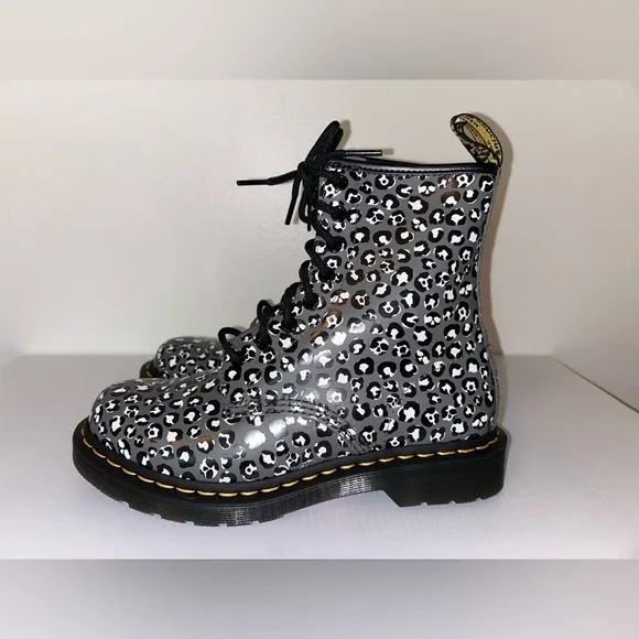 DR MARTENS GUNMETAL 1460 LOUD LEOPARD LEATHER LACE UP SZ 8L NWOT