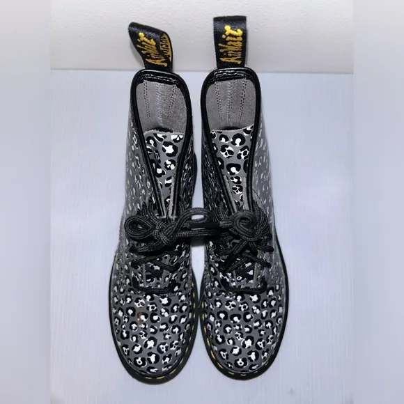 DR MARTENS GUNMETAL 1460 LOUD LEOPARD LEATHER LACE UP SZ 8L NWOT