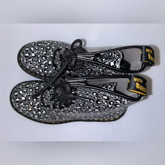 DR MARTENS GUNMETAL 1460 LOUD LEOPARD LEATHER LACE UP SZ 8L NWOT