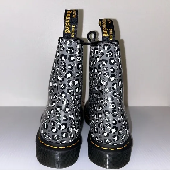 DR MARTENS GUNMETAL 1460 LOUD LEOPARD LEATHER LACE UP SZ 8L NWOT