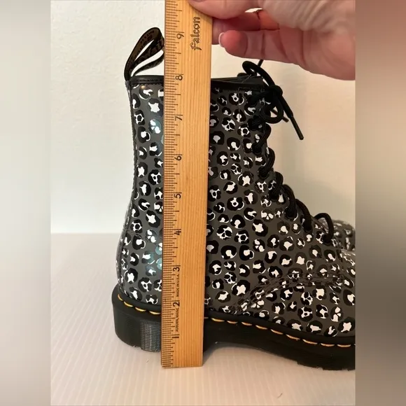 DR MARTENS GUNMETAL 1460 LOUD LEOPARD LEATHER LACE UP SZ 8L NWOT