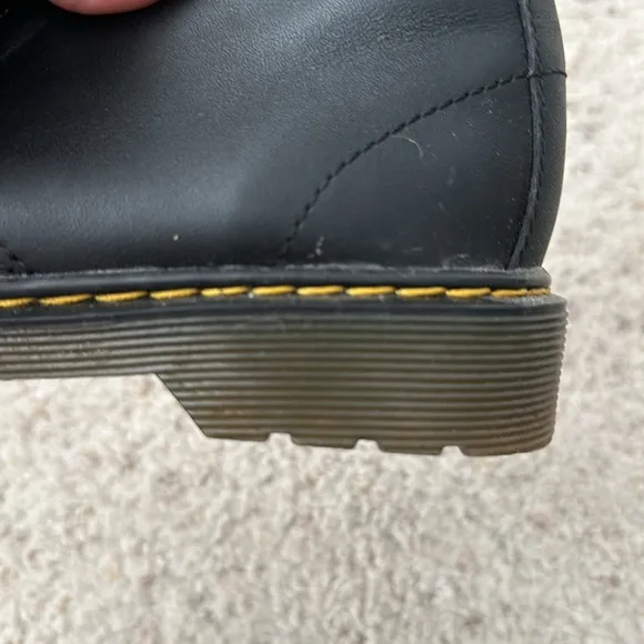 Dr. Martens Junior 1460 Leather lace-up boots