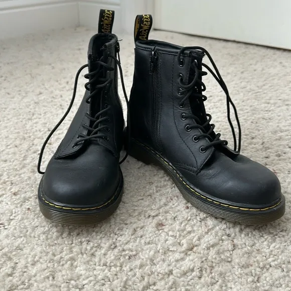 Dr. Martens Junior 1460 Leather lace-up boots