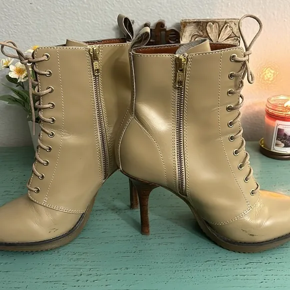 Dr. Martens Kimora Lace up boots Rare SZ 9 Ladies