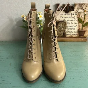 Dr. Martens Kimora Lace up boots Rare SZ 9 Ladies