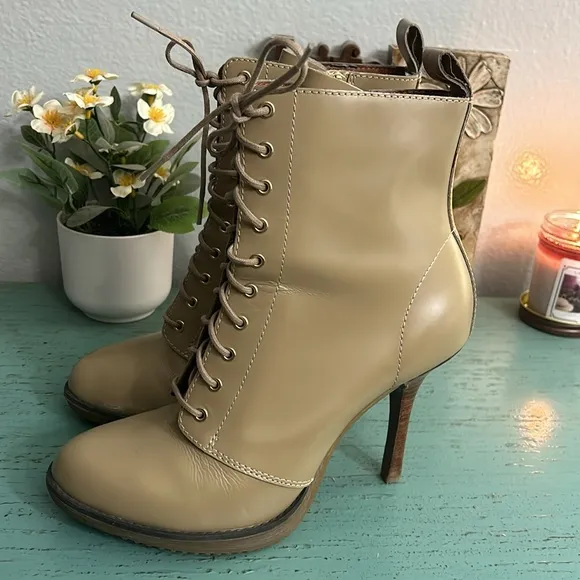 Dr. Martens Kimora Lace up boots Rare SZ 9 Ladies