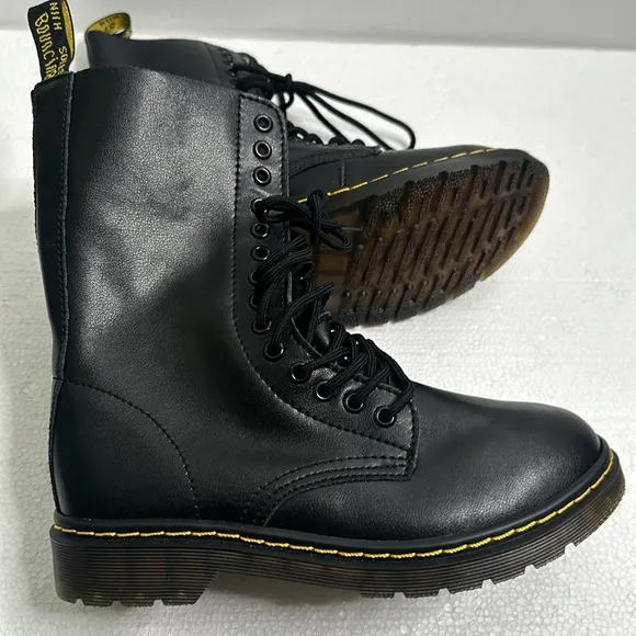 Dr martens lace up boots black size 39 new