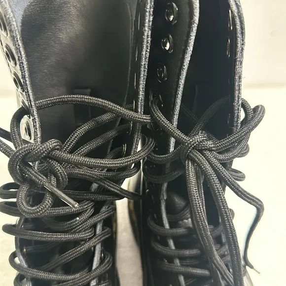 Dr martens lace up boots black size 39 new