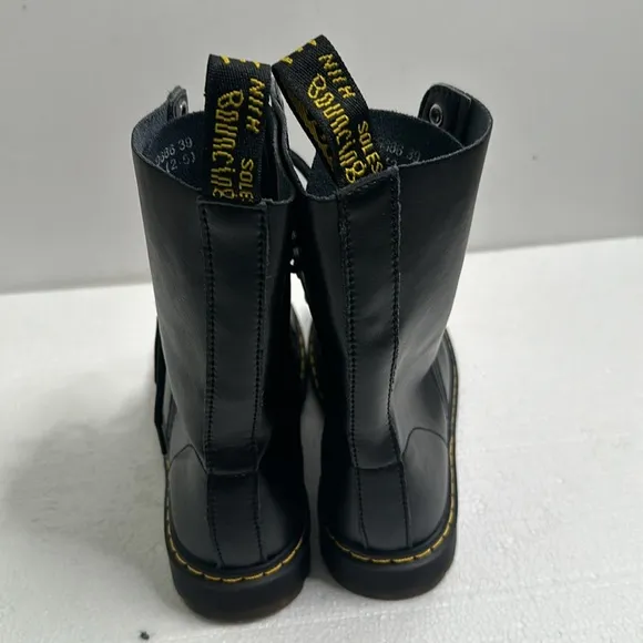 Dr martens lace up boots black size 39 new