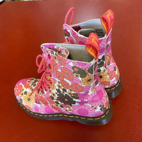 Dr. Martens size 7 floral lace-up boots