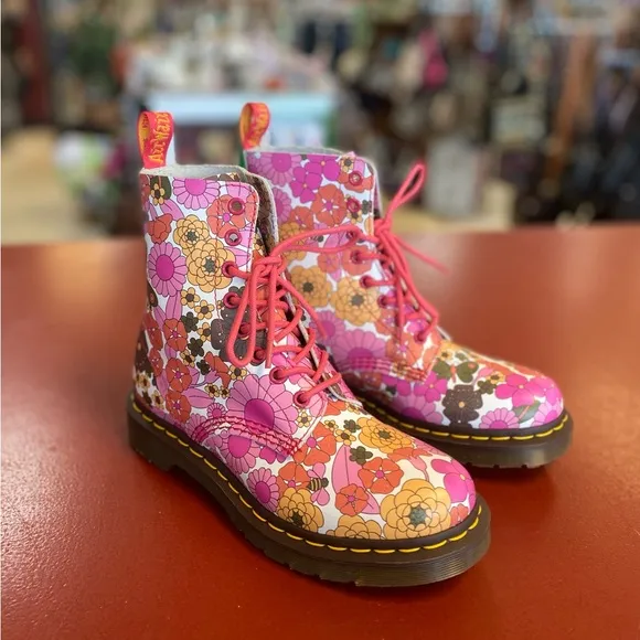 Dr. Martens size 7 floral lace-up boots