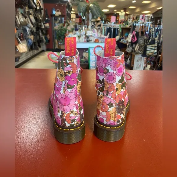 Dr. Martens size 7 floral lace-up boots