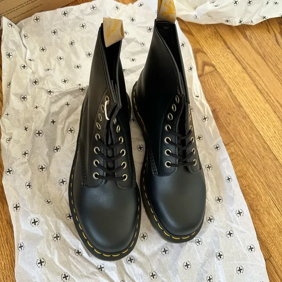 Dr. Martens Vegan 1460 Felix Lace Up boots