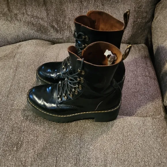 Dr Martens vintage size 39 eu (women's 8.5)Black Leather Combat Boots