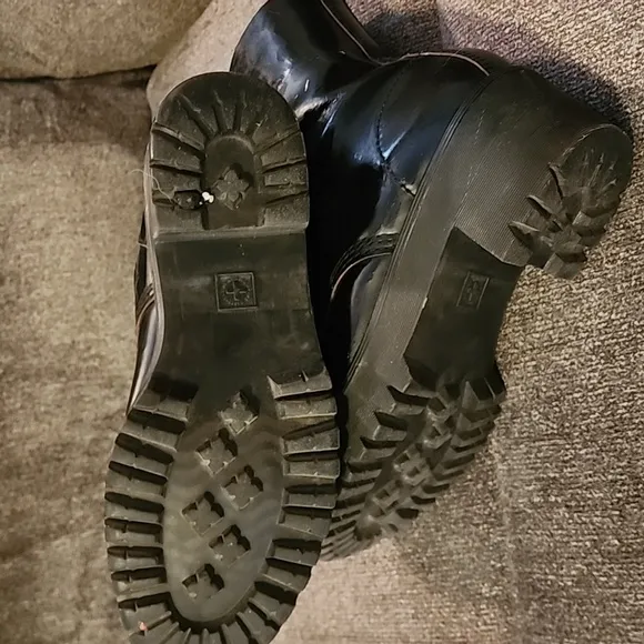 Dr Martens vintage size 39 eu (women's 8.5)Black Leather Combat Boots