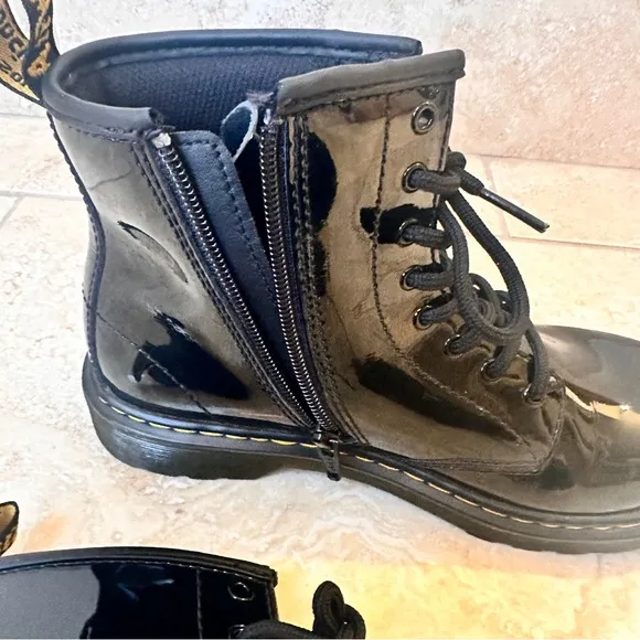 Dr. Martens Youth 1460 Patent Leather Lace Up Boots Inner Ankle Zipper Sz 4