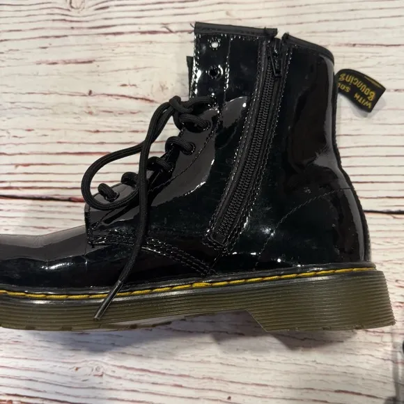 Dr Martens Youth 1460 Patent Leather Lace Up Combat Boots Sz 5M 6L