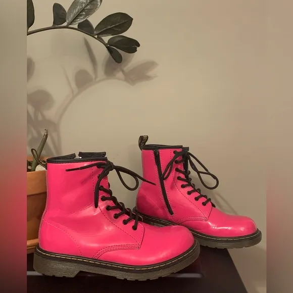 Dr. Martens Delaney Patent Leather Hot Pink Lace Up Combat Boots Women's 6