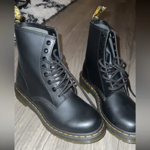 Dr.Martens 1460 WOMEN'S SMOOTH LEATHER LACE UP BOOTS Doc Martens