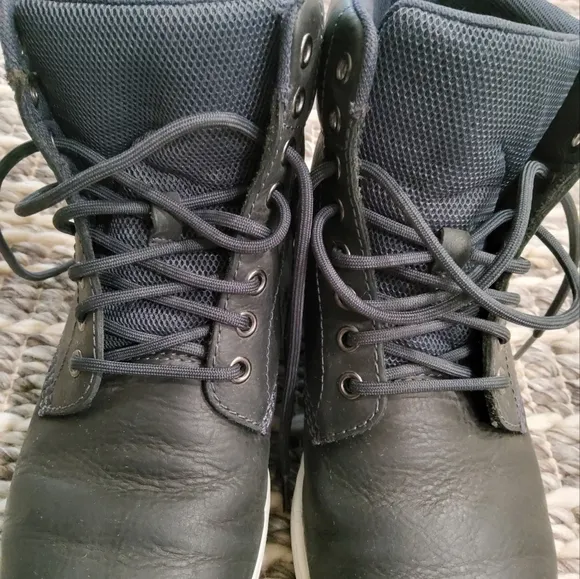 Dr.Martens Rigal Lace-Up Boots Size M-8 L-9
