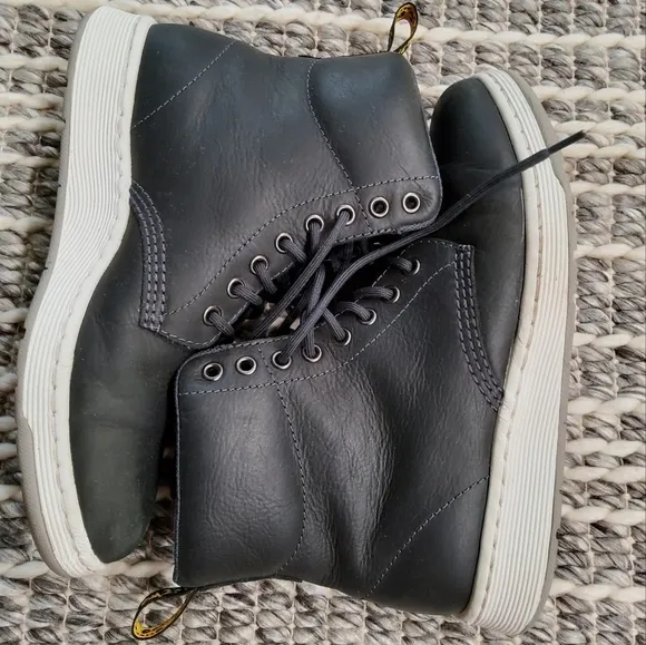 Dr.Martens Rigal Lace-Up Boots Size M-8 L-9