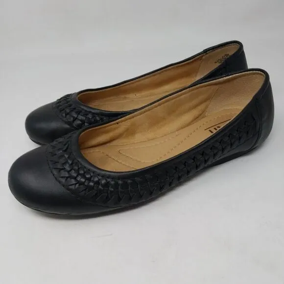 EARTH LEATHER SLIP ON FLATS. JETT BLACK. SIZE 8M.
