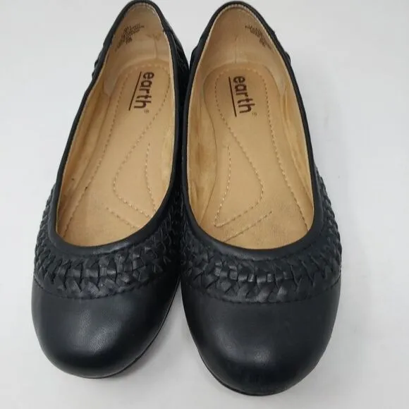 EARTH LEATHER SLIP ON FLATS. JETT BLACK. SIZE 8M.
