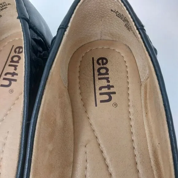 EARTH LEATHER SLIP ON FLATS. JETT BLACK. SIZE 8M.