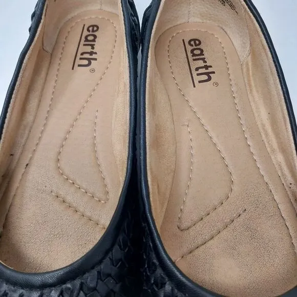 EARTH LEATHER SLIP ON FLATS. JETT BLACK. SIZE 8M.